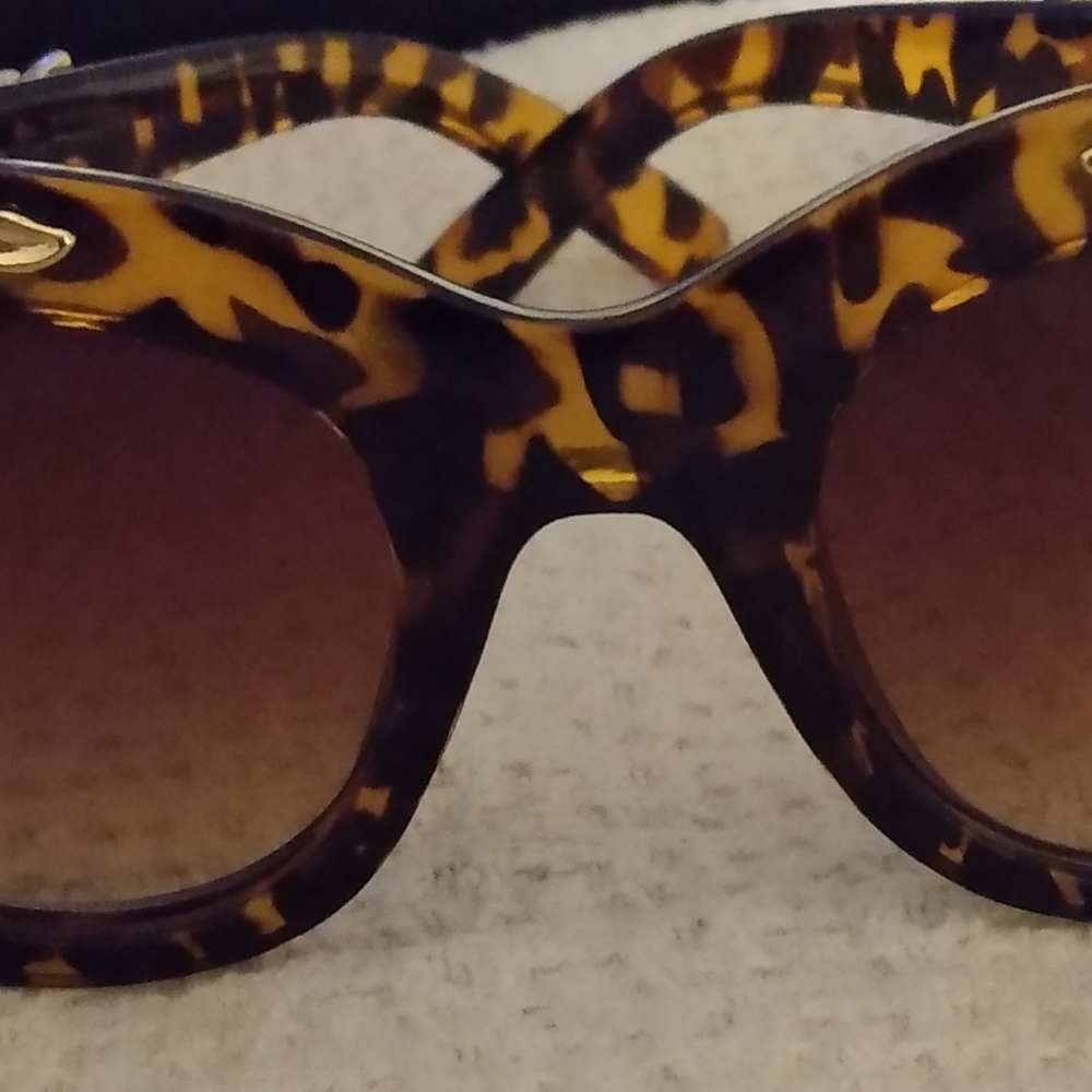 Sunglasses - Picture 5 of 6